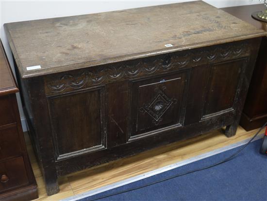 An oak coffer, W.120cm